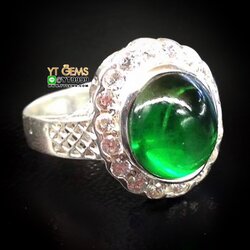 แหวนมรกต ล้อมเพชร แหวนเงินแท้ 92.5% ประดับ พลอยมรกต (CZ) ตกแต่ง เพชรSwiss YTG-10351 YTGEMS