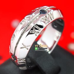 แหวนเลขโรมัน พลอยไพลินรอบวง แหวนเงินแท้ 92.5% ชุบทองคำขาว ประดับ พลอยไพลินแท้ หน้าแหวน 7 มิลลิเมตร YTG-10443 YTGEMS