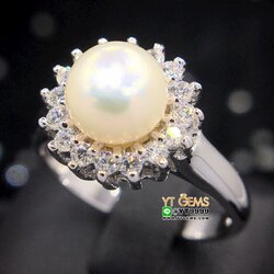 แหวนไข่มุก แหวนมุกแท้ ล้อมเพชร แหวนเงินแท้ 92.5% ชุบทองคำขาว ประดับ ไข่มุกแท้ ล้อม เพชร Swiss YTG-10206 YTGEMS