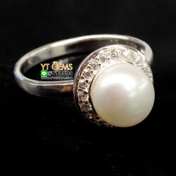 แหวนไข่มุก แหวนมุกแท้ ล้อมเพชร แหวนเงินแท้ 92.5% ประดับ ไข่มุกแท้ ตกแต่ง เพชร Swiss YTG-10255 YTGEMS