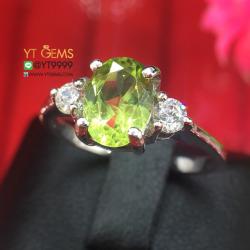 แหวนเพอริดอท แหวนเงินแท้92.5% ชุบทองคำขาว ประดับพลอยเพอริดอทแท้ ตกแต่งเพชรSwiss YTG-1167 YTGEMS