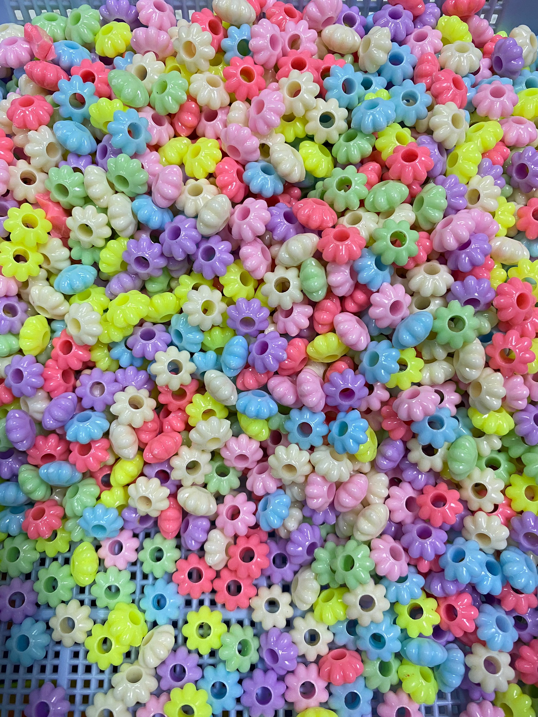 ลูกปัดอะคริลิค 10มม. ลายโดนัท ร้อยขั้น คละสีหวาน (15 กรัม) SKU-08492