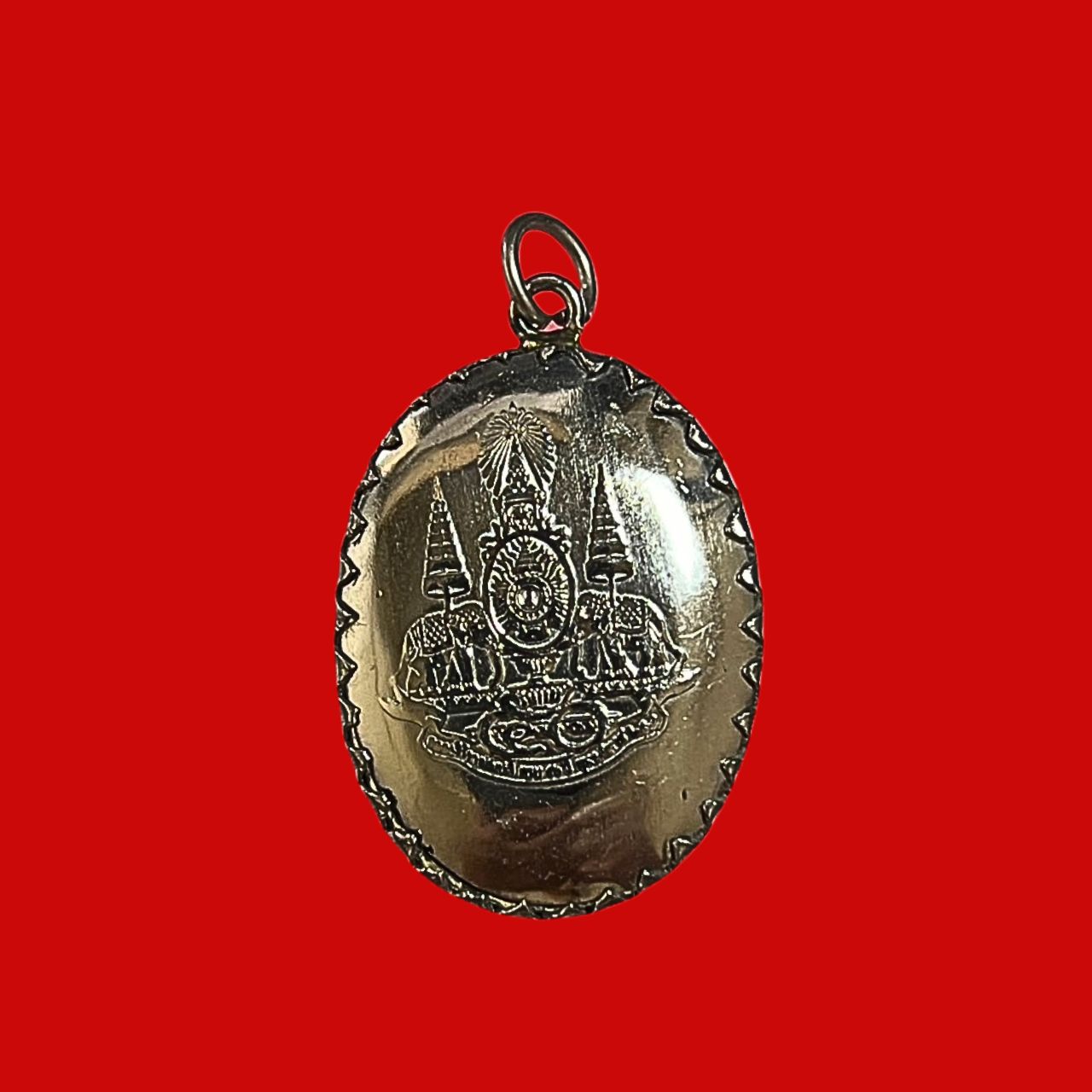 เหรียญล็อกเก็ตไต้ฮงโจวซือวัดหัวลำโพงจ.กรุงเทพฯ ที่ระลึกฉลองกาญจนาภิเษกครองราชครบ 50ปีพระดีพิธีใหญ่ 109 เกจิร่วมปลุกเสก 20-28ธันวาคม2539