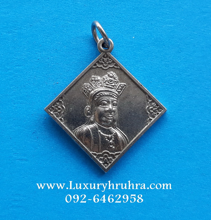 เหรียญพระโพธิสัตว์เจ้าแม่กวนอิมทุ่งพิชัยปี2555ด้านหลังมังกรเนื้อกะไหล่เงิน