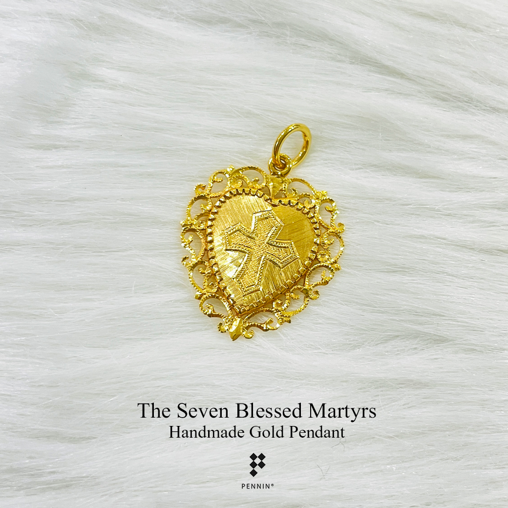 จี้ทองแท้นักบุญคาทอลิกบุญราศีทั้ง 7 สองคอน แกะไม้กางเขนด้านหลัง