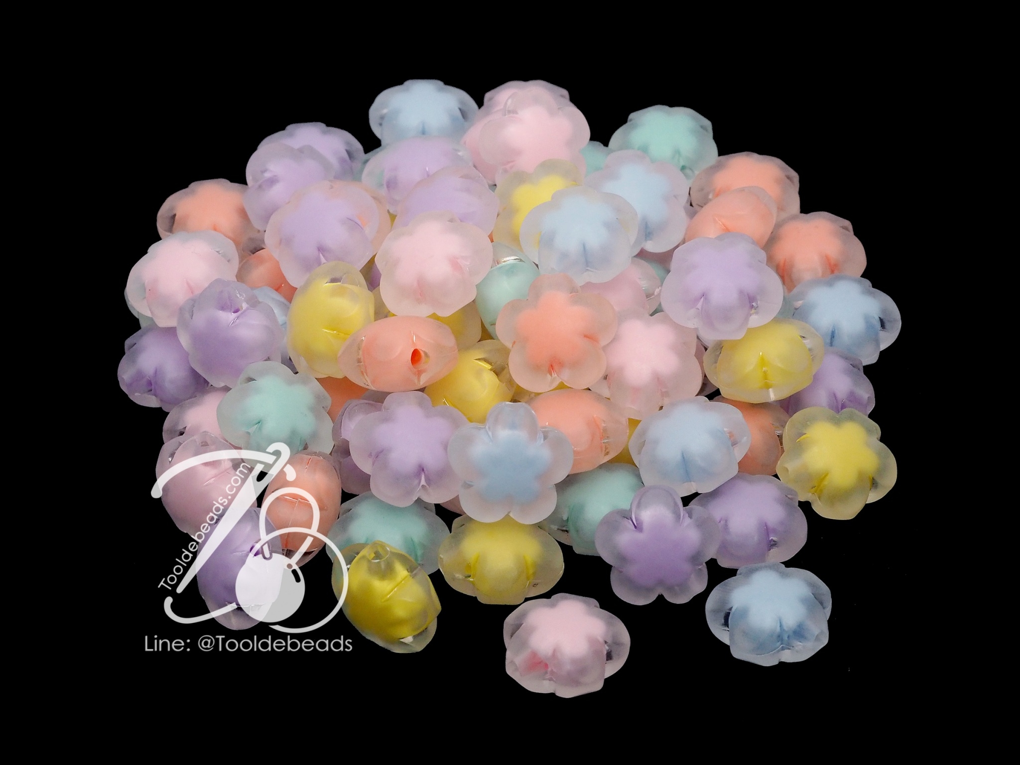 ลูกปัดอะคริลิค 17มม. ลายดอกไม้สอดไส้ คละสีขุ่นใส (10 กรัม) SKU-12637
