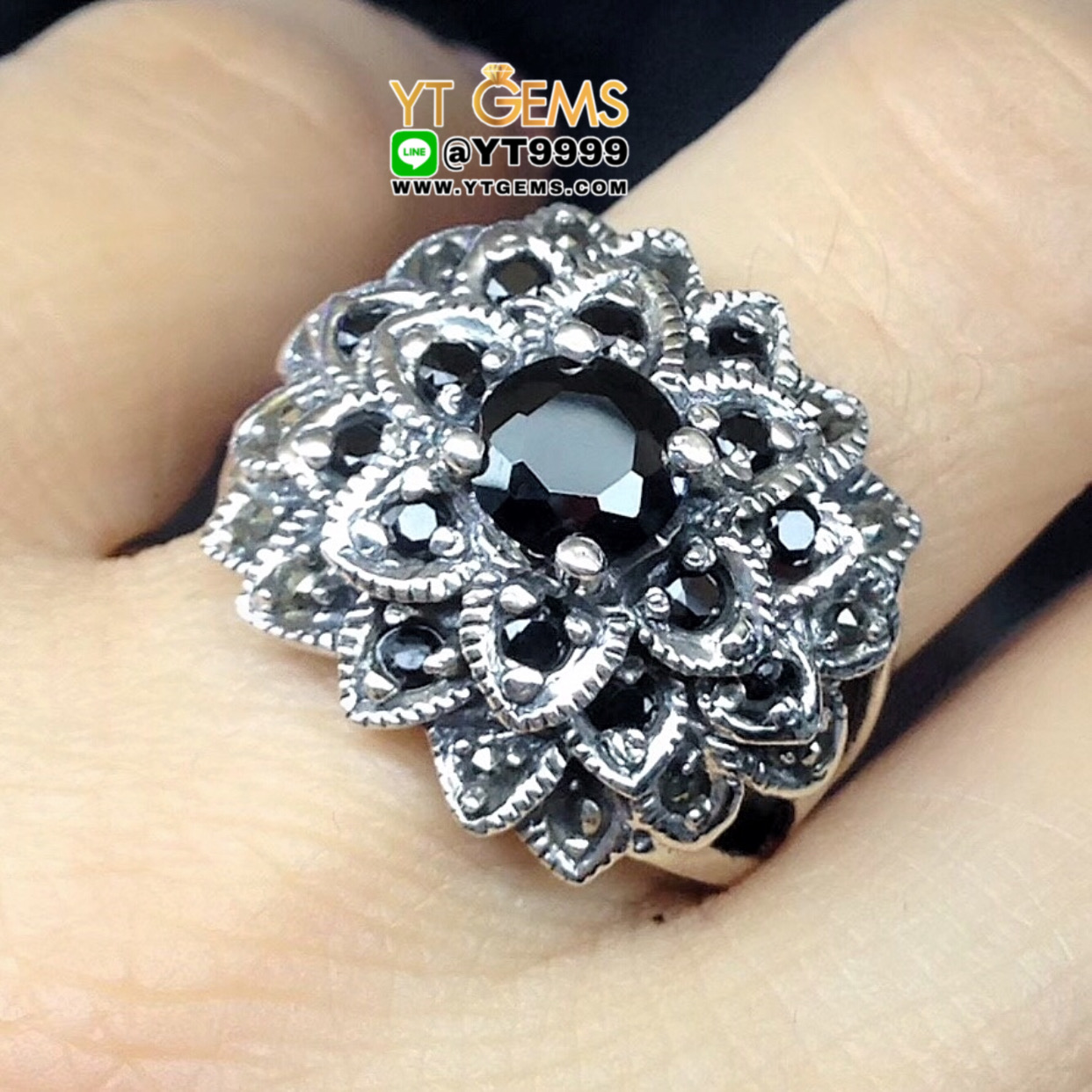 แหวนนิล แหวนดอกไม้ แหวนเงินแท้ 92.5% รมดำ ประดับ พลอยนิล (cz) YTG-10050 YTGEMS