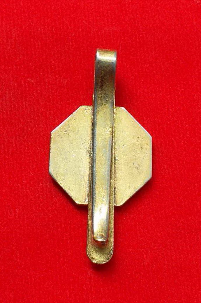 แหนบองค์ไต้ฮงกงโจวซือมูลนิธิยงเจริญการกุศลเนื้อกะไหล่ทองลงยา