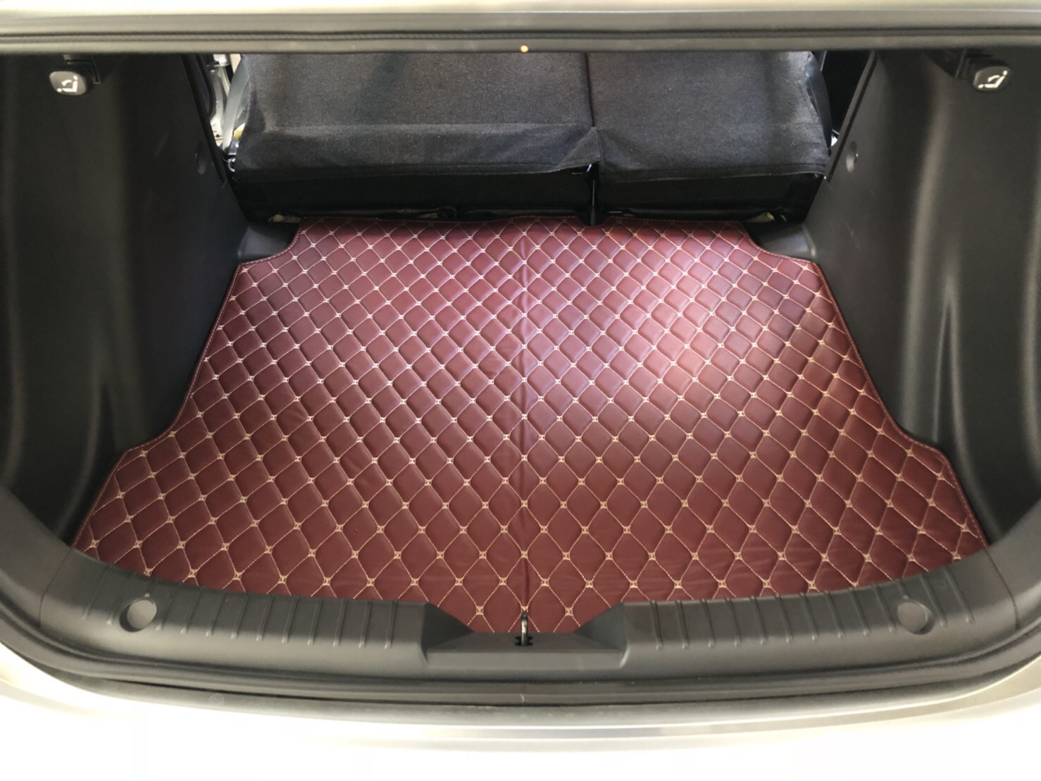 พรมปูพื้นรถยนต์5D MAZDA2 5D Skyactive 2015-2018