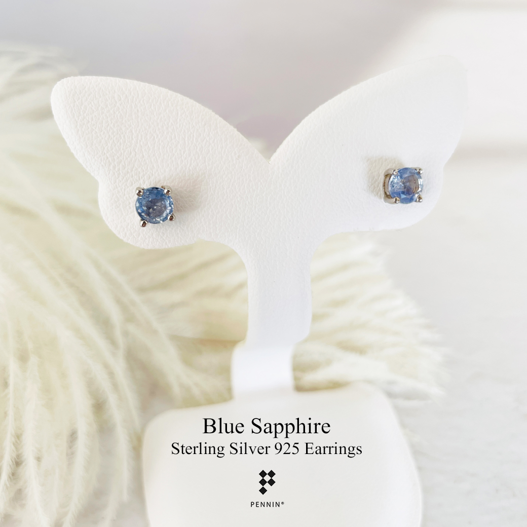 E10520 ต่างหูไพลิน ซีลอน สีน้ำเงินอ่อนอมม่วง กลม 5mm แบบเสียบ ฝังหนามเตย เงินชุบทองคำขาว