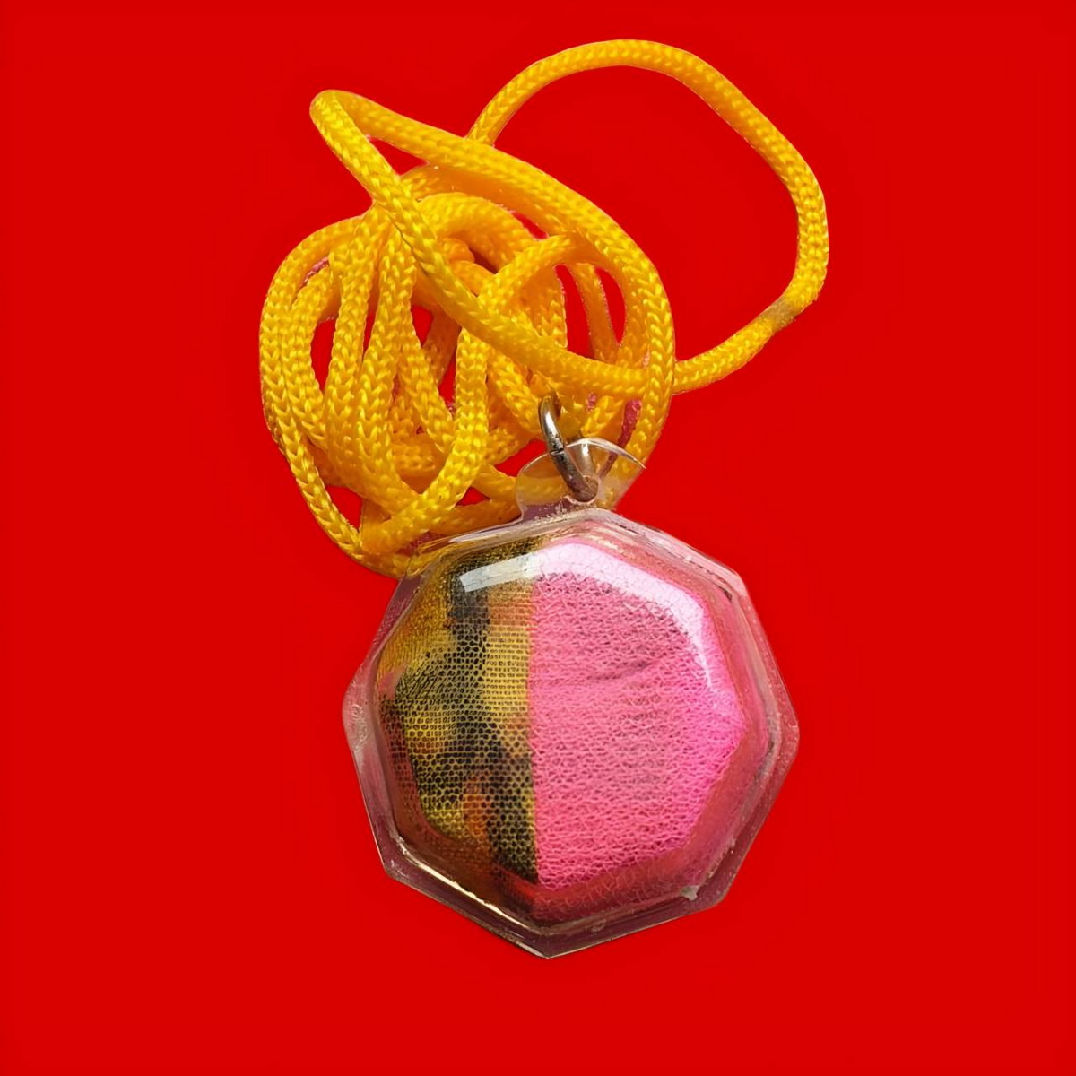 เหรียญเทพเจ้าฮั่นเซียงจื้อโจวซือที่ระลึกเก็บศพไร้ญาติปีพ.ศ.2537เนื้อทองแดงเลี่ยมเดิมพร้อมฮู้ผ่านพิธีปลุกเสกแล้วค่ะ