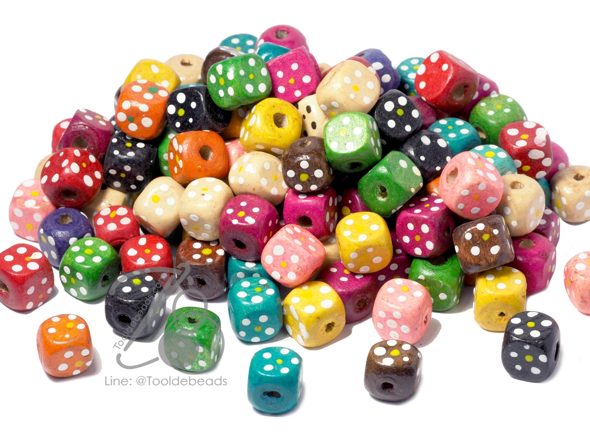 ลูกปัดไม้ 12มม. ลายลูกเต๋า จุดดอกไม้ คละสี (80 กรัม) SKU-09818