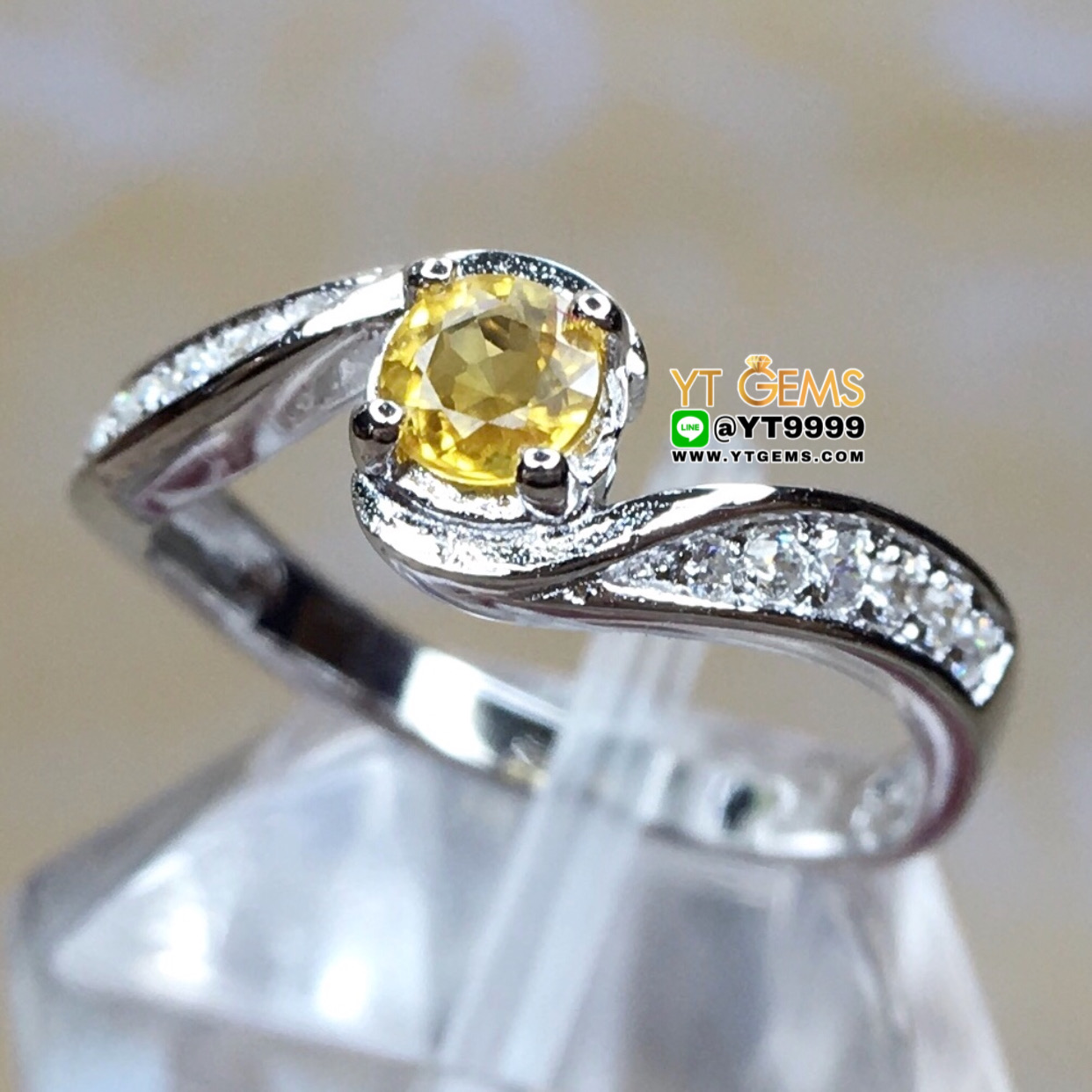 แหวนบุษราคัม แหวนเงินแท้ 92.5% ชุบทองคำขาว ประดับ พลอยบุษราคัมแท้ ตกแต่ง เพชรSwiss YTG-9820 YTGEMS