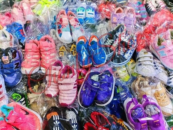 รองเท้ามือสองขายส่ง