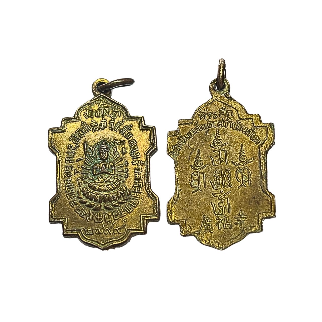 เหรียญพระโพธิสัตว์เจ้าแม่กวนอิมพันเนตรพันกรที่ระลึกซ่อมโบสถ์และสร้างโรงเรียนปีพ.ศ.2499เนื้อทองฝาบาตร