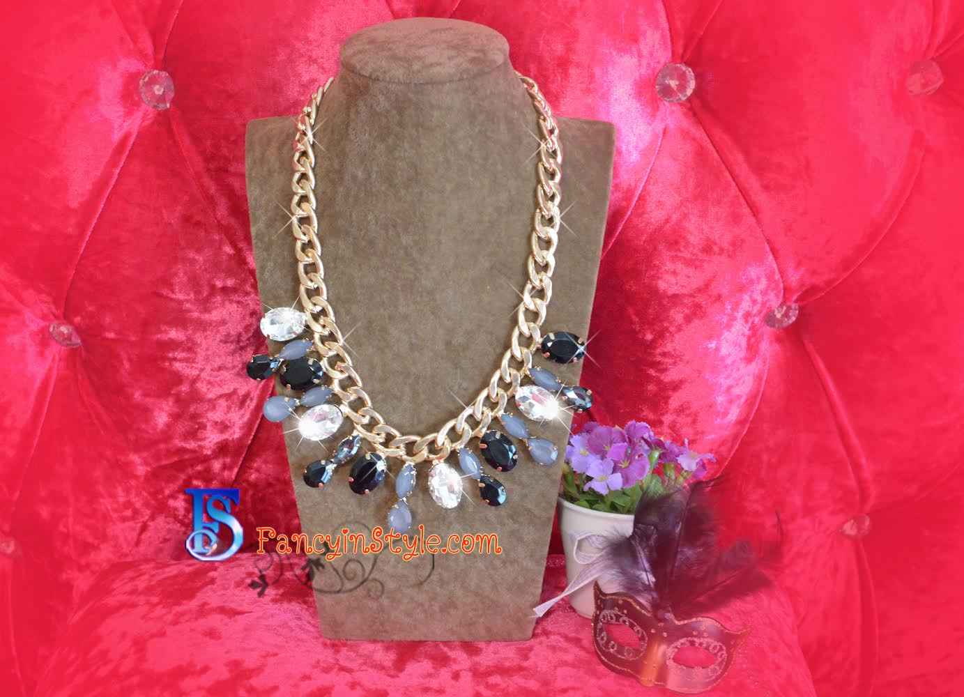 Necklace/สร้อยแต่งคริสตัลดีไซน์รูปทรงหยดน้ำและวงรีสีเทาสลับดำและขาวใส