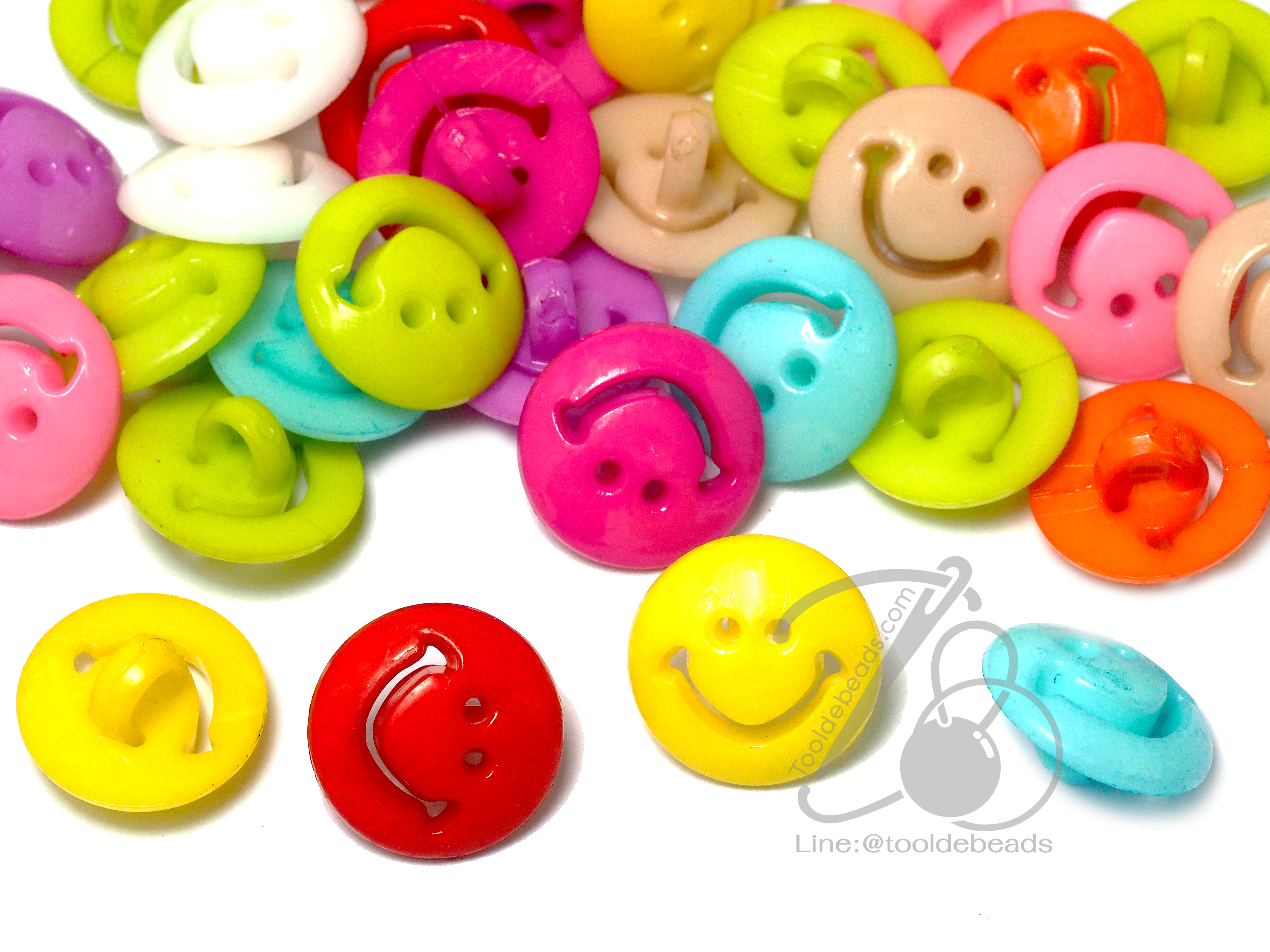 กระดุม 14มม. ลายหน้ายิ้ม (9 เม็ด) SKU-04167