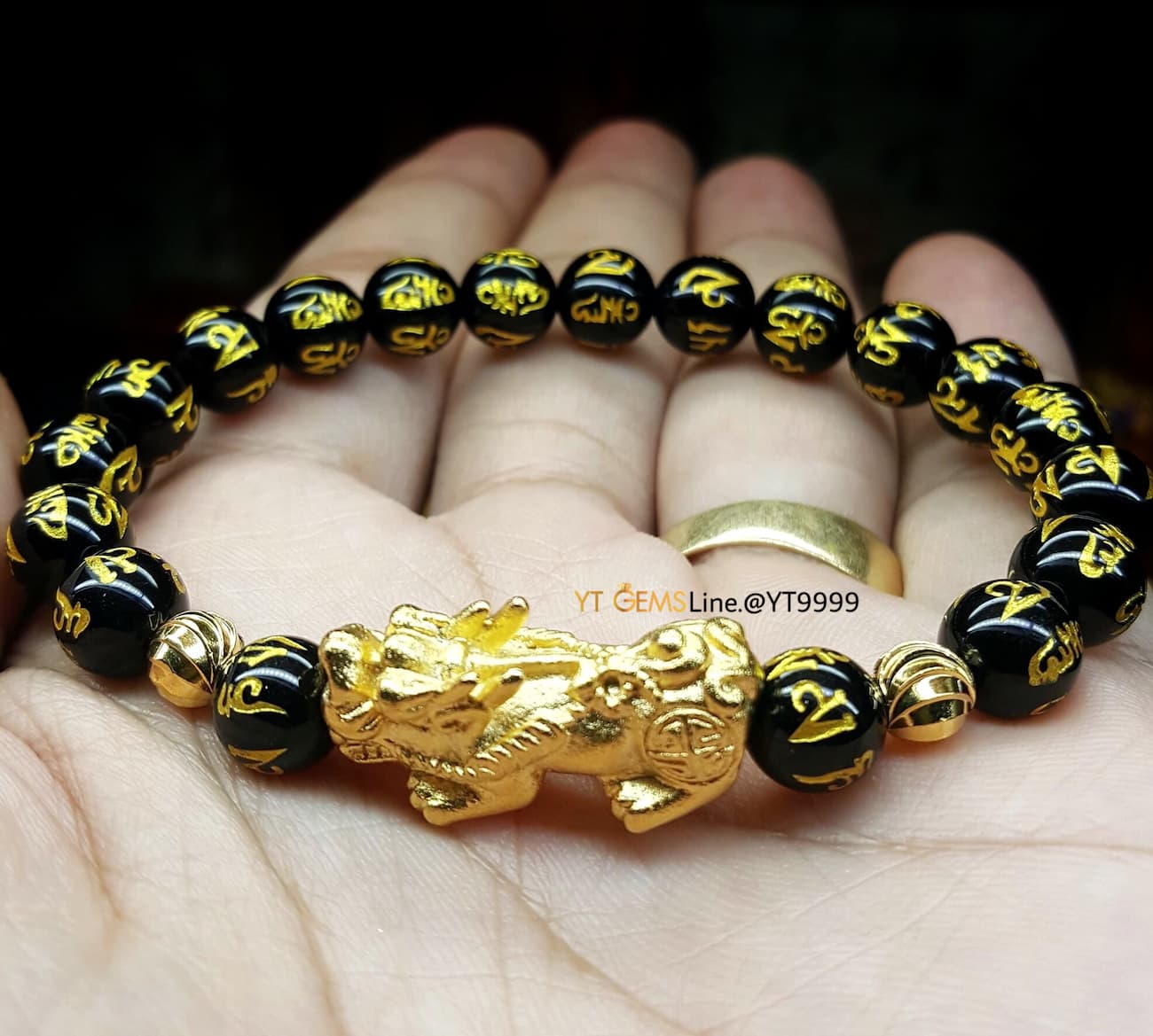 สร้อยข้อมือ ปี่เซียะ ชุบทอง นิลแท้ (สลักคาถาทิเบต) YTG-4647 YTGEMS