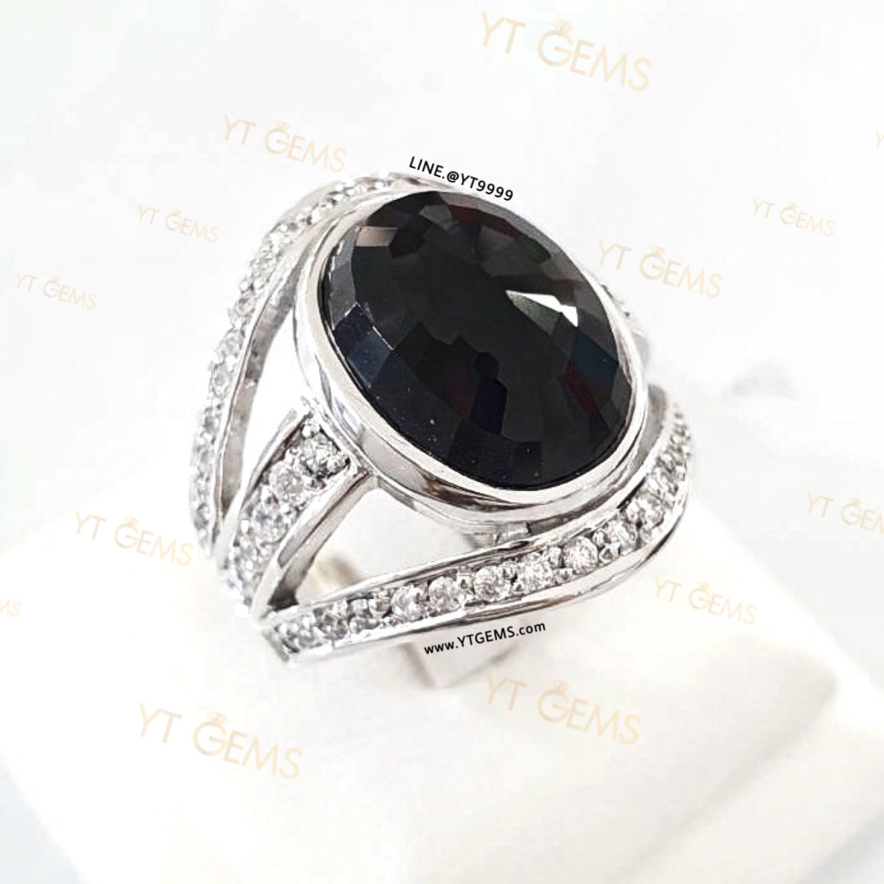 แหวนนิล ล้อมเพชร แหวนเงินแท้ ชุบทองคำขาว พลอยนิลแท้ YTG-11523 YTGEMS