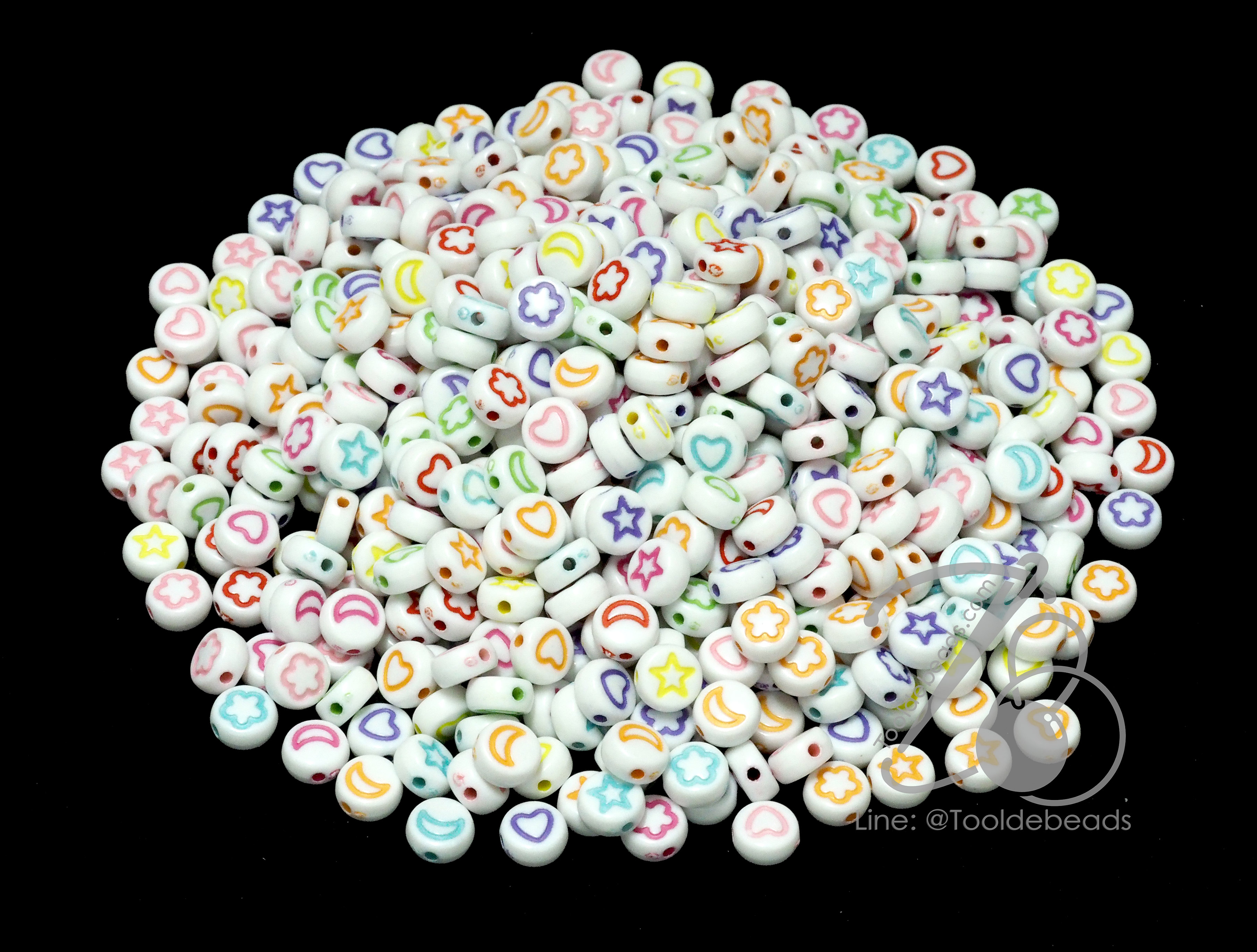 ลูกปัดอะคริลิค 4*7มม. ลายดาวหัวใจดอกไม้ พื้นขาว เพ้นท์สี (80 กรัม) SKU-14555