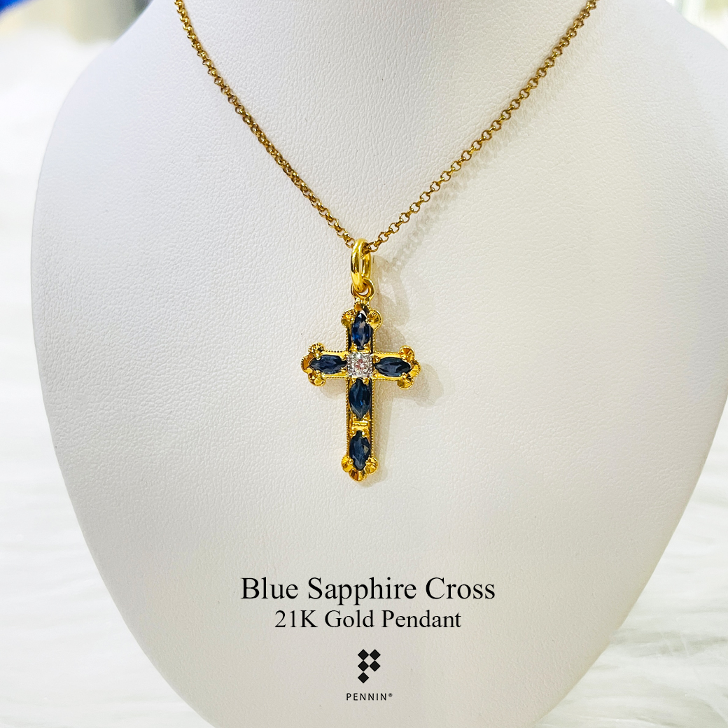 จี้กางเขนทองคำแท้ ประดับพลอยไพลิน ซีลอน เพชรแท้น้ำ 97 0.045ct งานขึ้นมือทอง 90 พลอยแท้