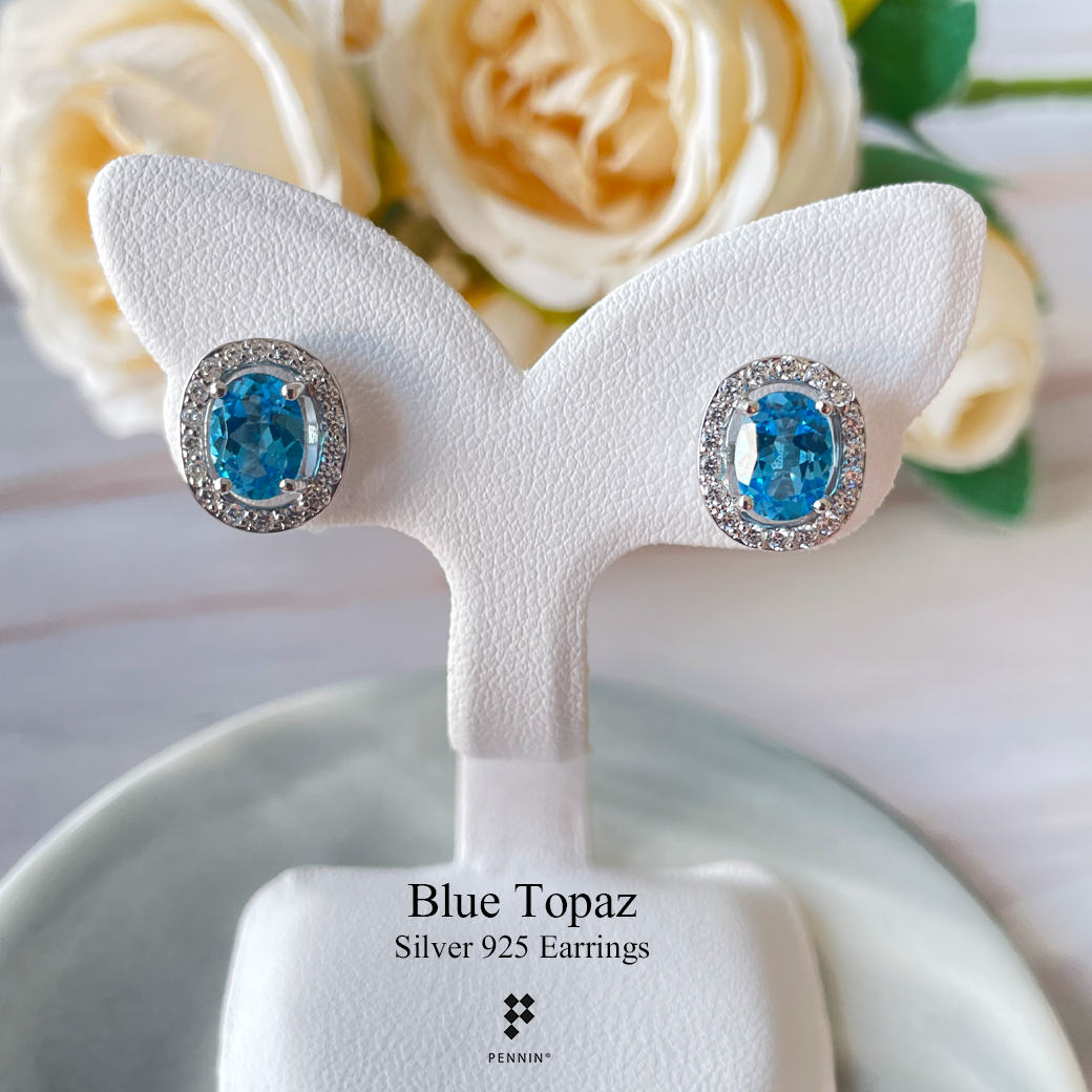 ต่างหูโทแพซสีฟ้า (Blue Topaz) 8x6mm ล้อมเพชรสวิส CZ เกรด TOP 6A เงินแท้ชุบทองคำขาว ดีไซน์สวยหรูคลาสสิก