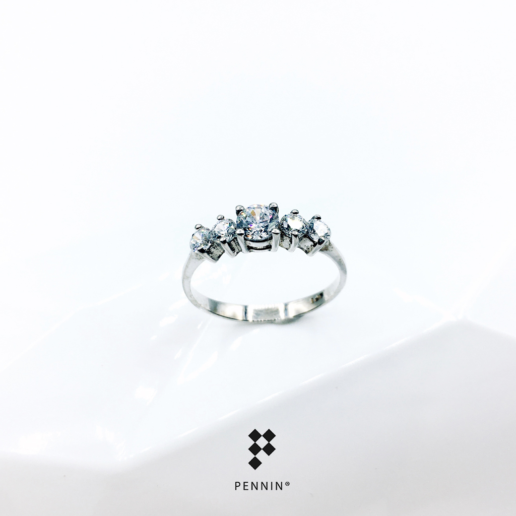 แหวนเพชรห้าเม็ด Five Diamond Ring เพชรสวิส CZ เกรด Top 6A ส่องประกายสวยไม่แพ้เพชรแท้ สวย หรู ดูดี ทุกโอกาส