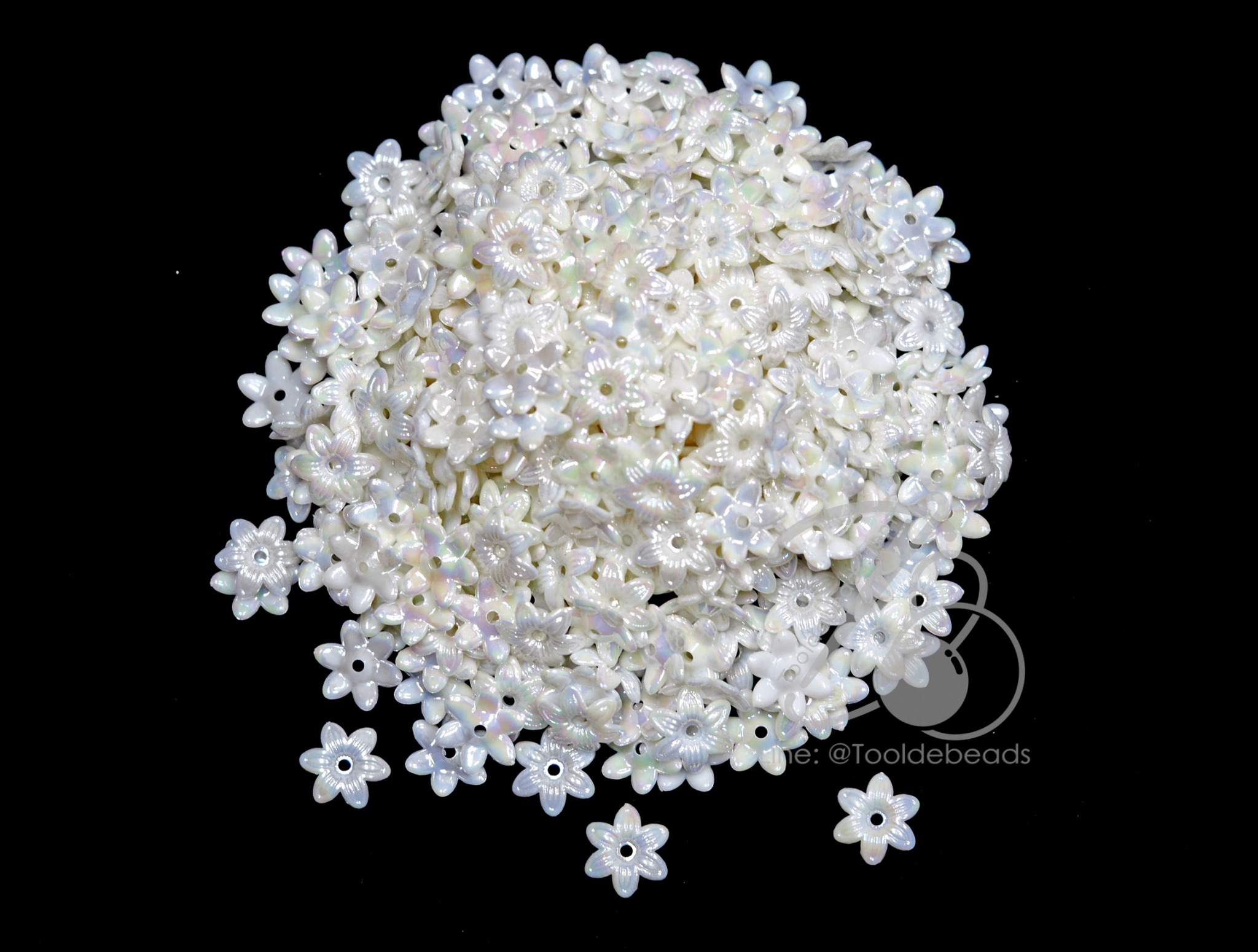 ลูกปัดพลาสติก 14มม. ลายพิกุล สีขาวมุกรุ้ง (80 กรัม) SKU-13488