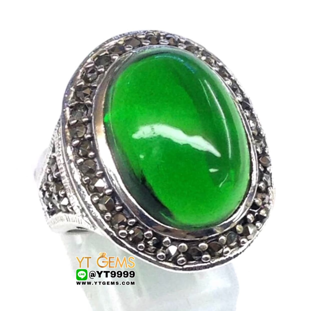 แหวนมรกต แหวนเงินแท้ 92.5% รมดำ ประดับ พลอยมรกต (CZ) ตกแต่ง มาร์คาไซท์ YTG-10340 YTGEMS