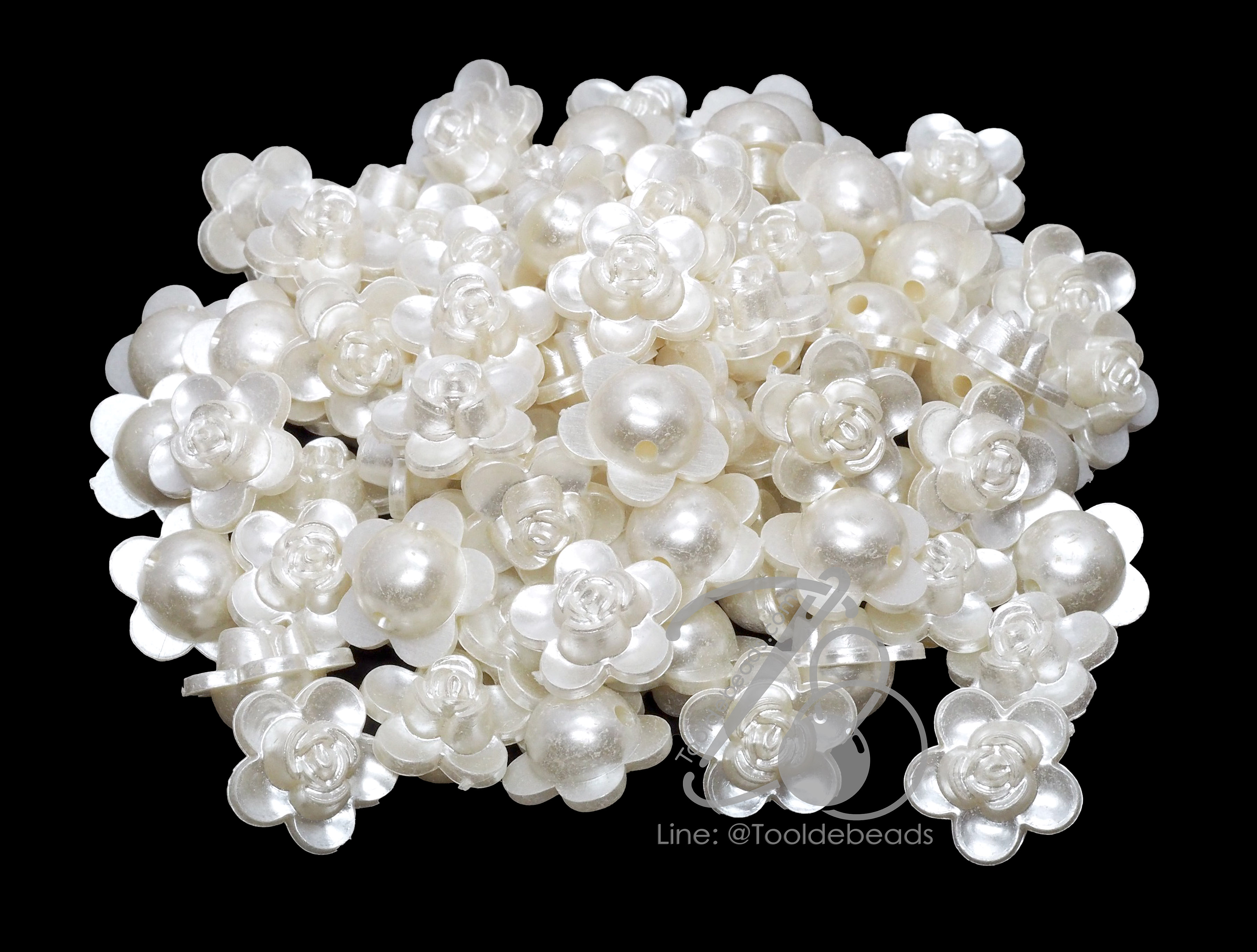 ลูกปัดมุกพลาสติก 18มม. ลายกุหลาบกลมร้อยข้าง สีครีม (80 กรัม) SKU-15177