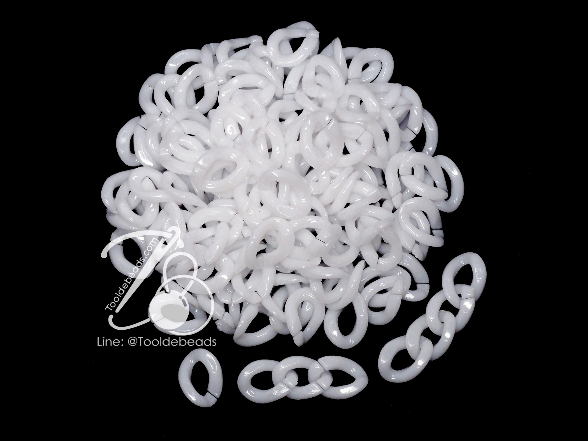 ลูกปัดอะคริลิค 10*15มม. ลายโซ่ต่อ สีสด สีขาว (100 กรัม) SKU-12449