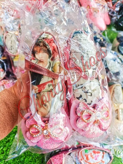 ขายส่งรองเท้าเด็กมือสอง