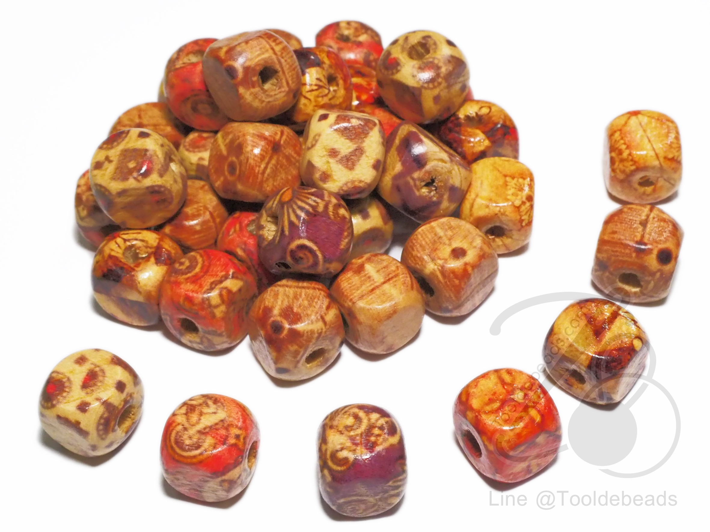 ลูกเต๋าไม้เพ้นท์ลาย 12*12มม. 01 คละลาย (80 กรัม) SKU-03806