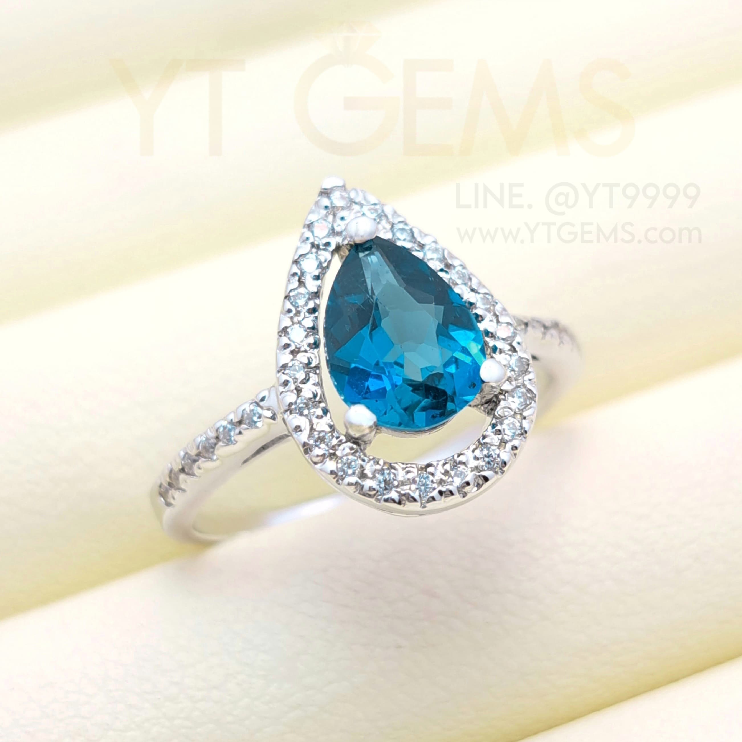 แหวนลอนดอนบลูโทแพซ ล้อมเพชร แหวนเงินแท้ ชุบทองคำขาว พลอยแท้ YTG-11761 YTGEMS