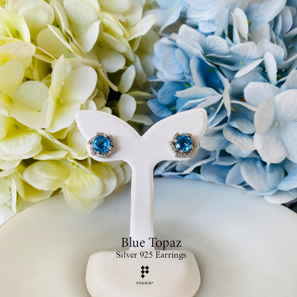 ต่างหูบลูโทแพซสีฟ้า (Blue Topaz) 7mm สีฟ้าสดใส 11ct ล้อมเพชร ลวดลายกังหันลมใส่ติดหู ได้ทุกโอกาส