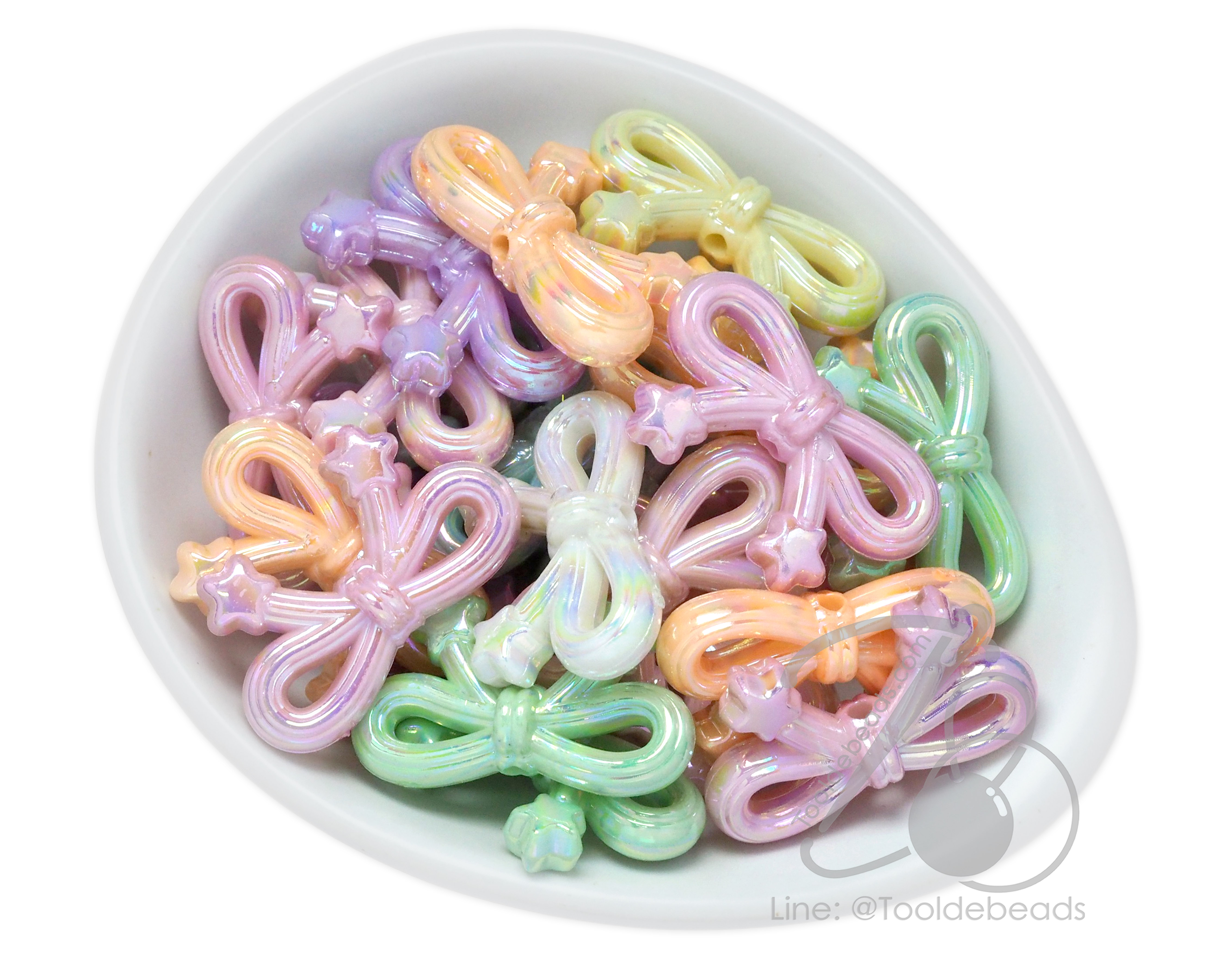 ลูกปัดพลาสติก เคลือบรุ้งหวาน 32มม. ลายโบว์หางดาว คละสี (80 กรัม) SKU-17190