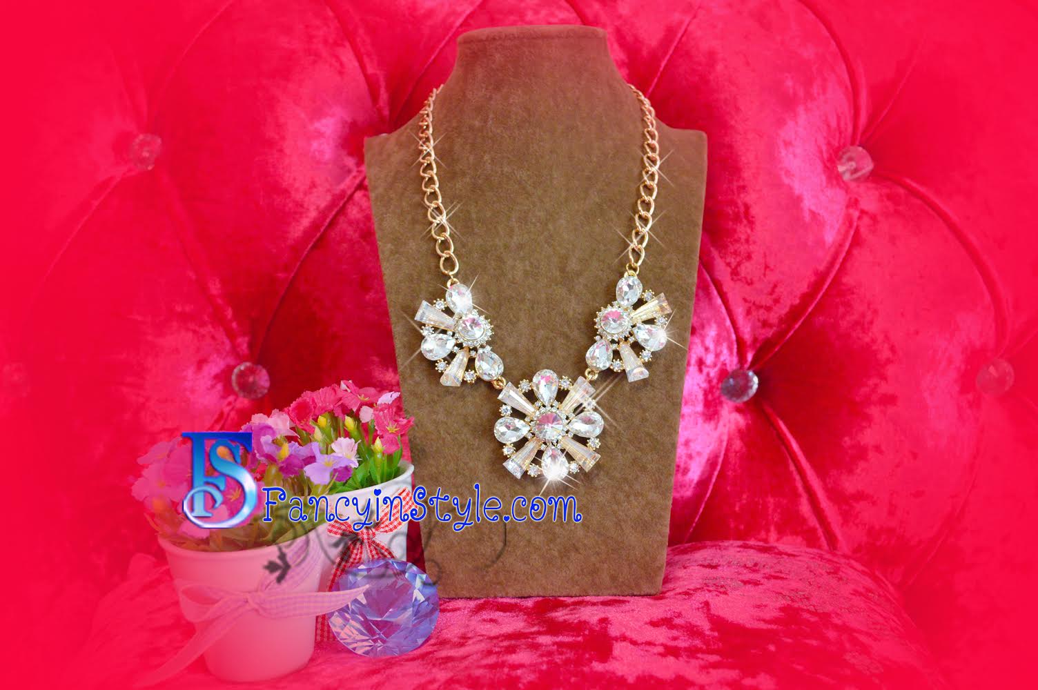 Necklace สร้อยแต่งคริสตัลดีไซน์รูปดอกไม้สีขาวใส