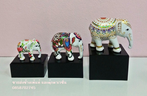 ช้างเรซิ่นเพ้นท์บนฐาน
