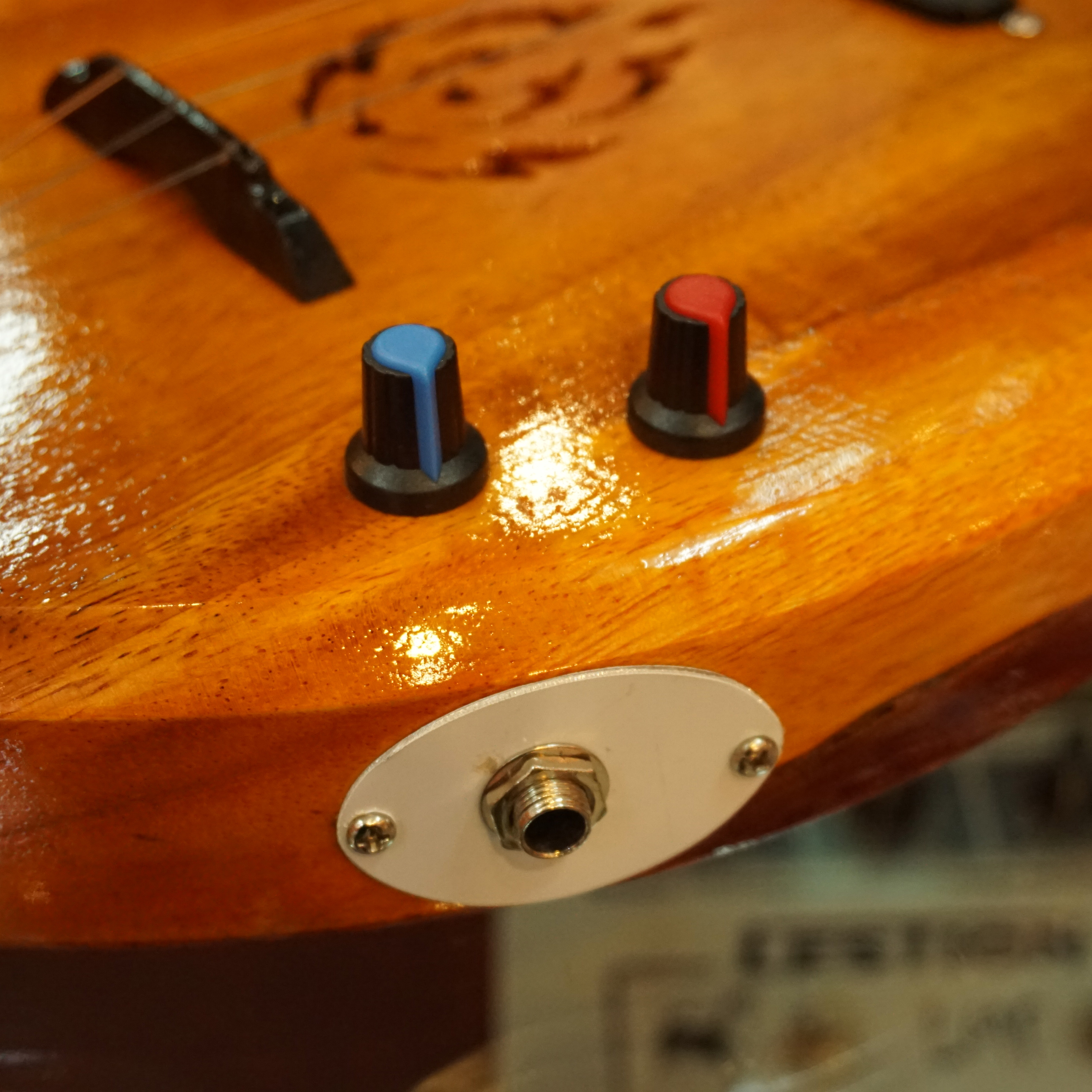 พิณโปร่งไฟฟ้า