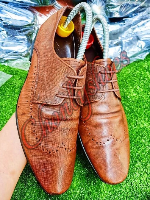 รองเท้าหนังมือสอง by Chonlyshoes