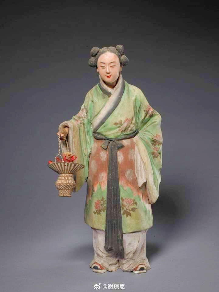 เหรียญเทพเจ้าหน่าไฉ่ฮั้วสว่างกตัญญูล้างป่าช้าครั้งที่4ปีพ.ศ.2547จ.จันทบุรีเนื้อกะไหล่ทอง