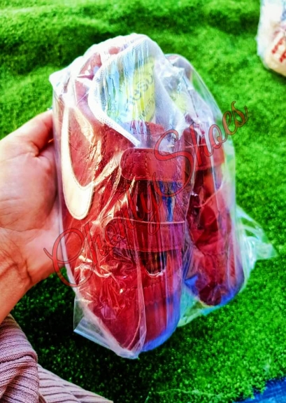 รองเท้าผ้าใบเด็กมือสอง
