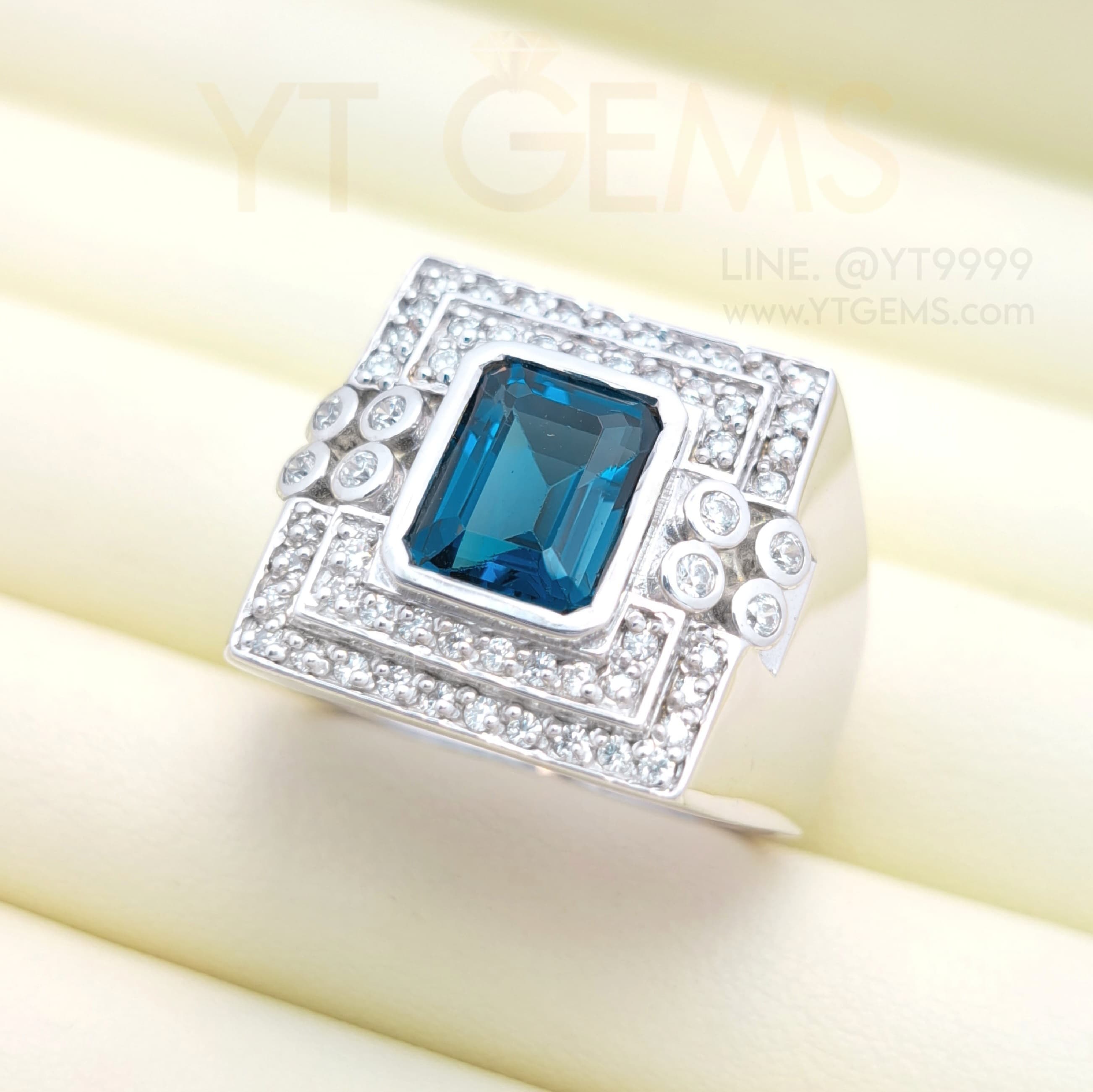 แหวนลอนดอนบลูโทแพซ ล้อมเพชร แหวนเงินแท้ ชุบทองคำขาว พลอยแท้ YTG-11785 YTGEMS