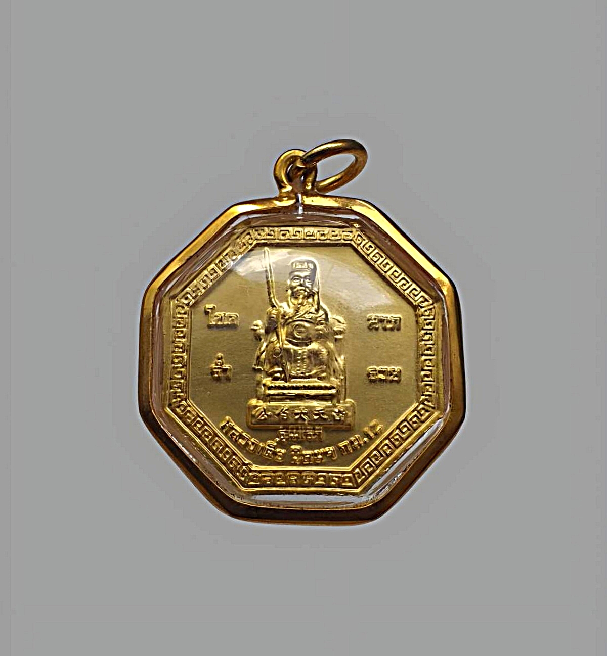 เหรียญหลวงเตี่ยกิโลเมตรที่12จ.ระยองด้านหลังพระโพธิสัตว์เจ้าแม่กวนอิมเนื้อกะไหล่ทอง