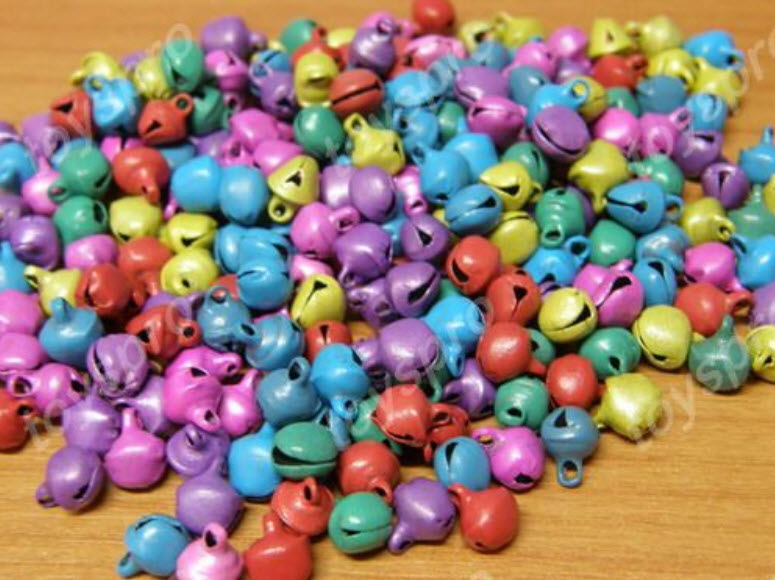 กระพรวนโลหะเคลือบสีด้าน 5 ม.ม. คละสี / 50 ลูก