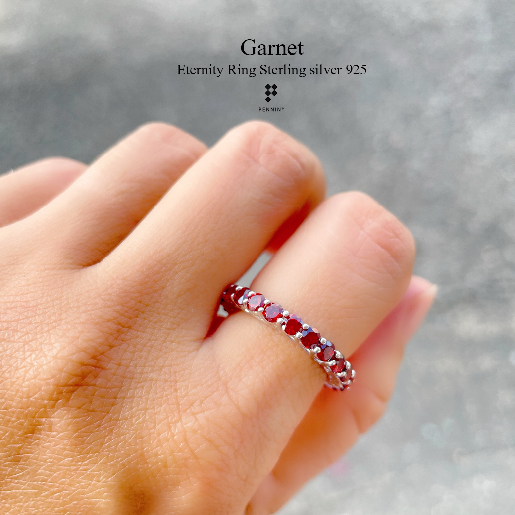 EYANA: Eternity Ring: แหวนโกเมน (Garnet) ฝังพลอยรอบวง เงินแท้ 925 ชุบทองคำขาว นำโชคลาภสู่เจ้าของไม่มีที่สิ้นสุด