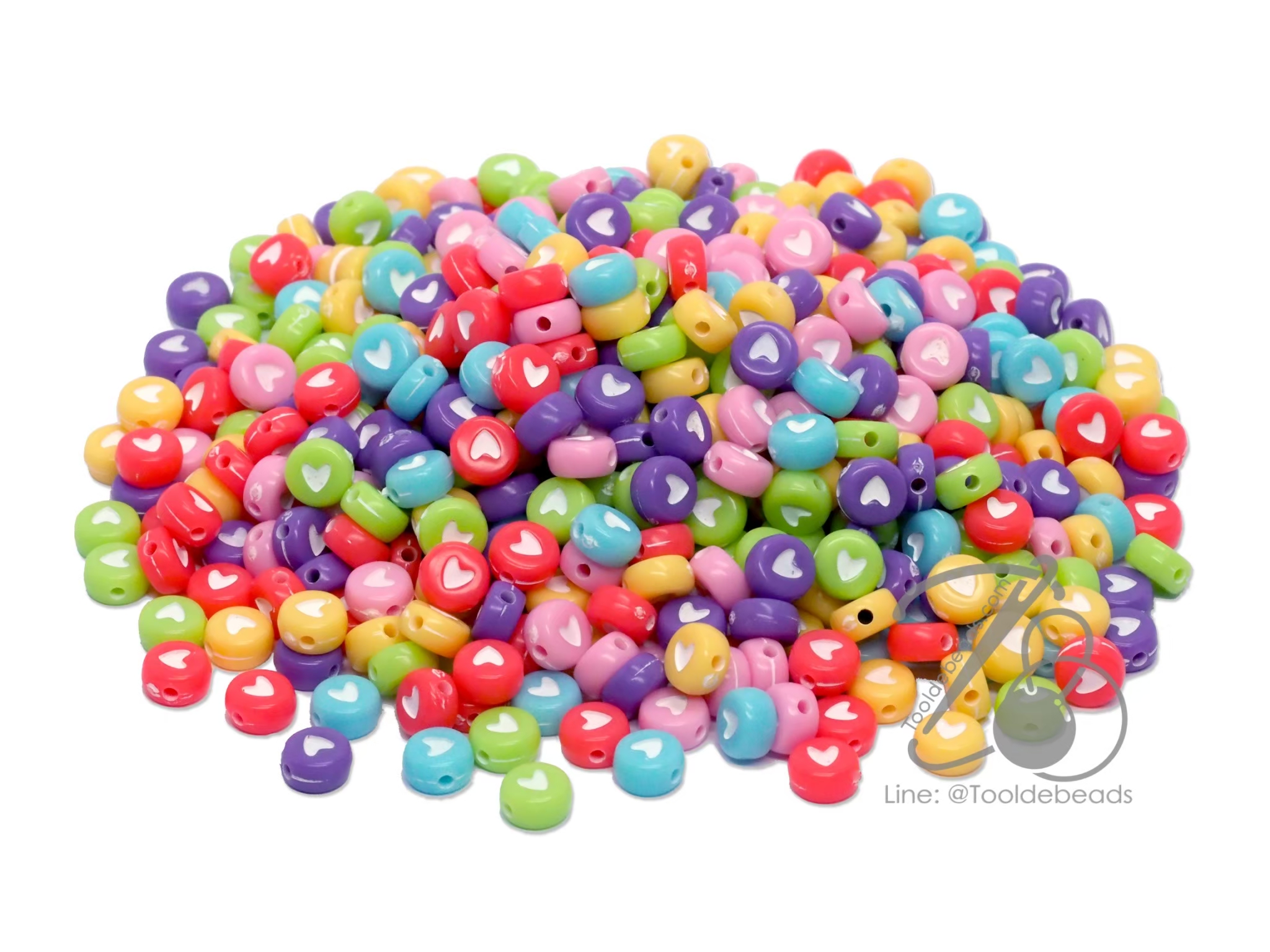 ลูกปัดอะคริลิค 4*7มม. กลมแบนเพ้นท์หัวใจ พื้นคละสี เพ้นท์ขาว (80 กรัม) SKU-12820