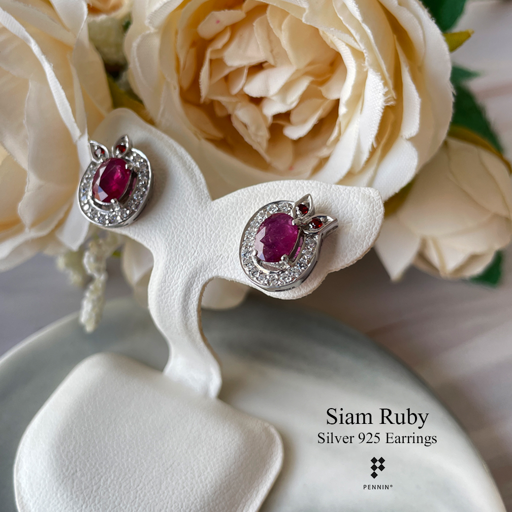 ต่างหูทับทิมจันท์เผาเก่า ผูกโบว์ ประดับพลอยโกเมน ล้อมเพชรสวิส เงินแท้ชุบทองคำขาว แบบสวยน่ารัก