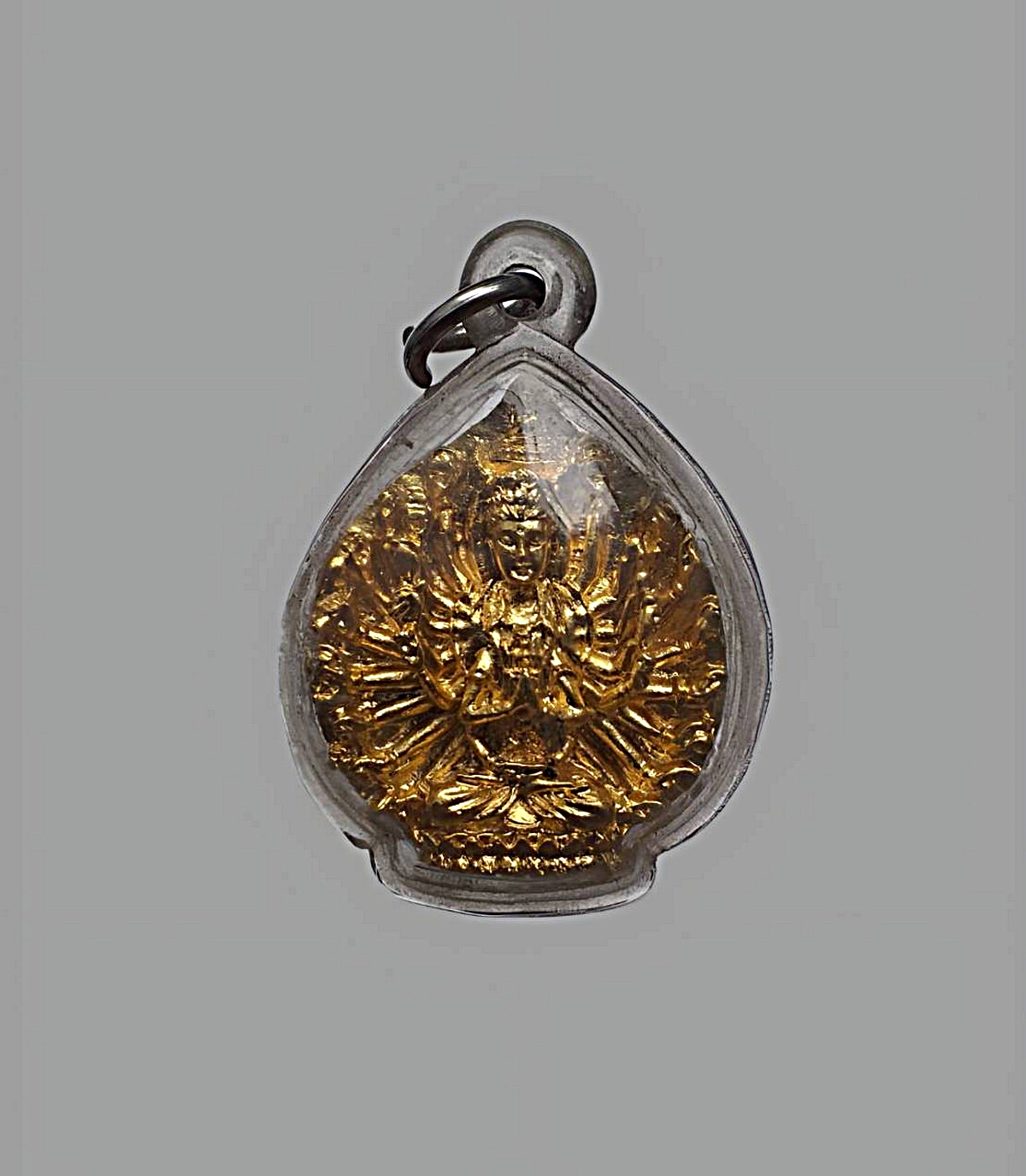 เหรียญหล่อพระโพธิสัตว์เจ้าแม่กวนอิมพันเนตรพันกรตำหนักเตาปูนปีพ.ศ.2532เนื้อกะไหล่ทอง