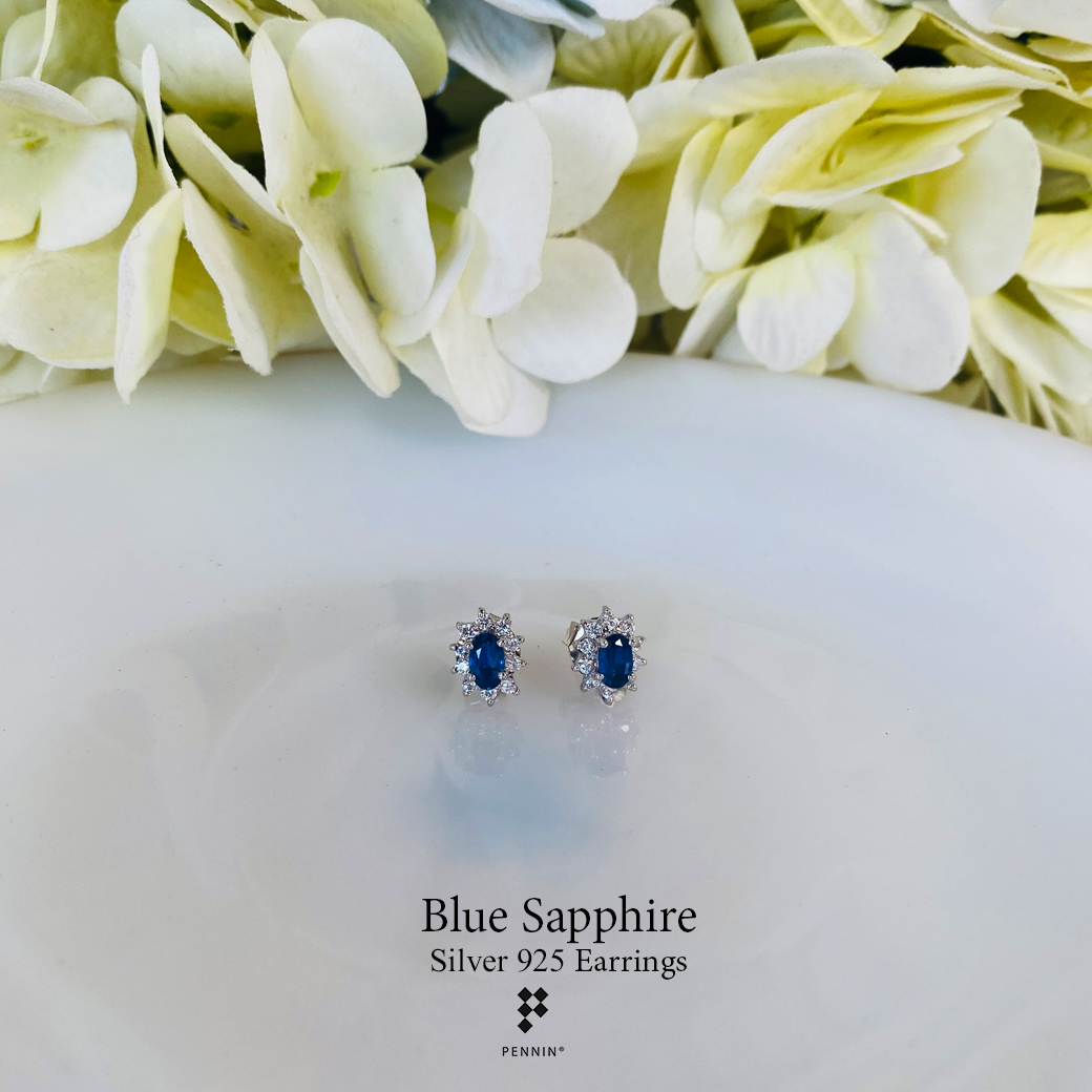 ต่างหูไพลิน Blue Sapphire Earrings ล้อมเพชร แบบน่ารัก ใส่ติดหูได้ทุกโอกาส
